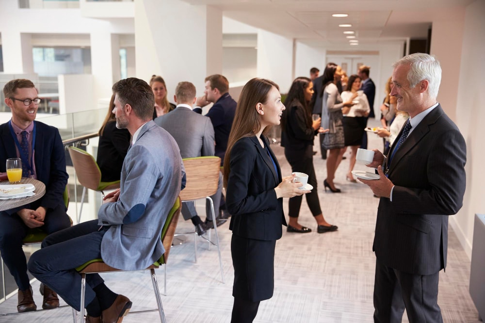 Estate e networking: il momento ideale per organizzare un evento aziendale 