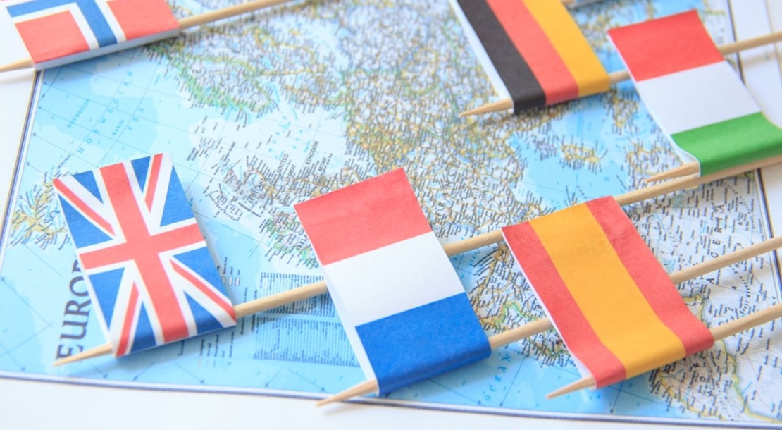 Bandiere Colorate Dei Paesi Europei Sulla Mappa
